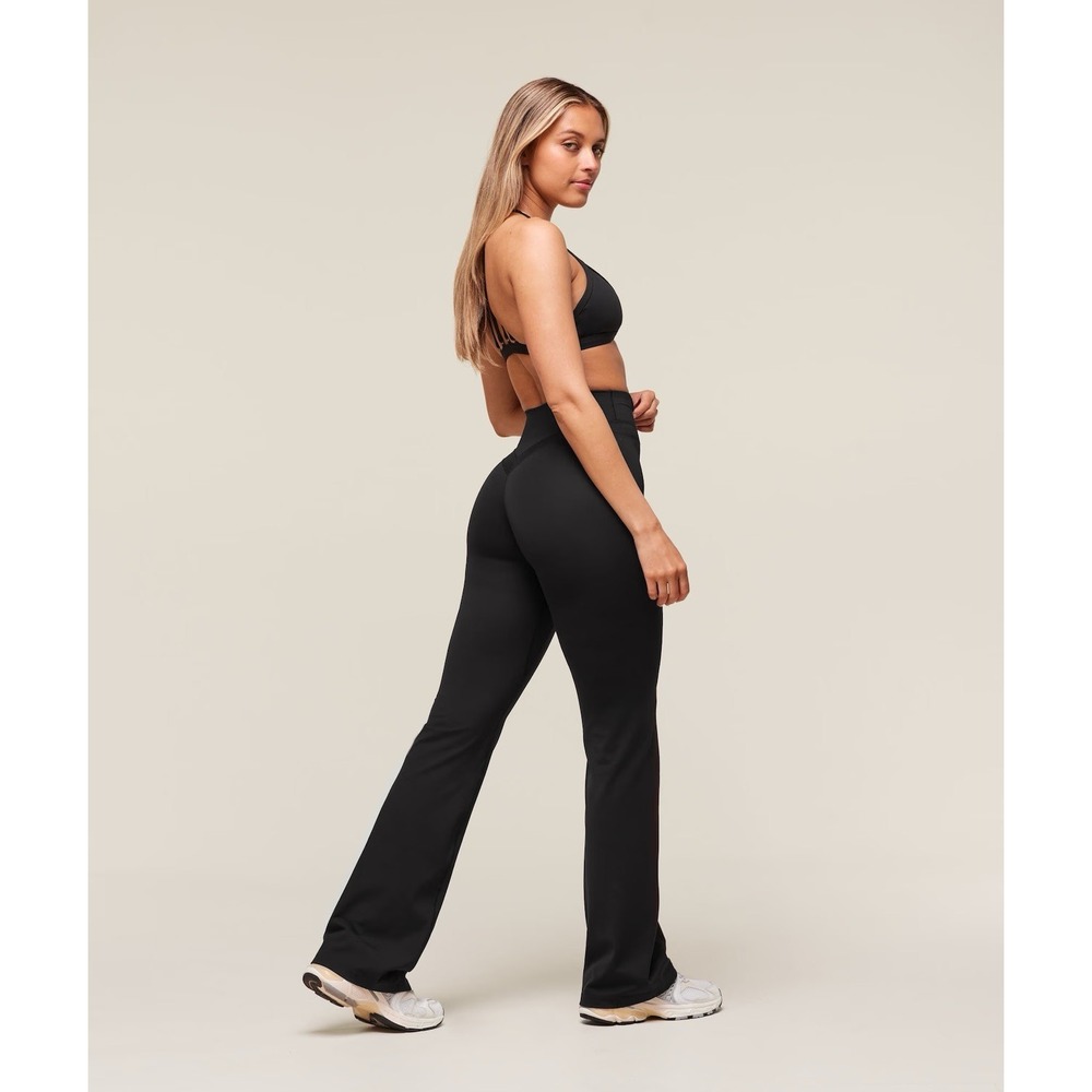 Gymshark Women's XS Whitney Super High-Rise Regular Flared Legging Black